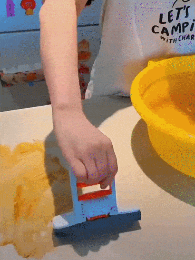 One little mop for the whole daily mess